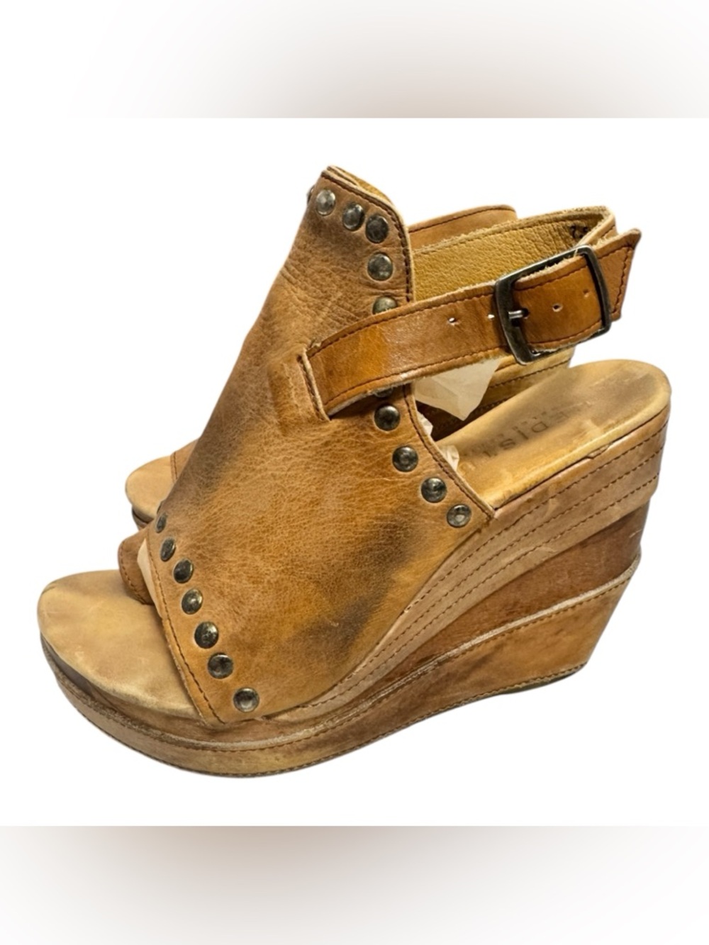 Casual Studded Leather Wedge Sandals - Tan